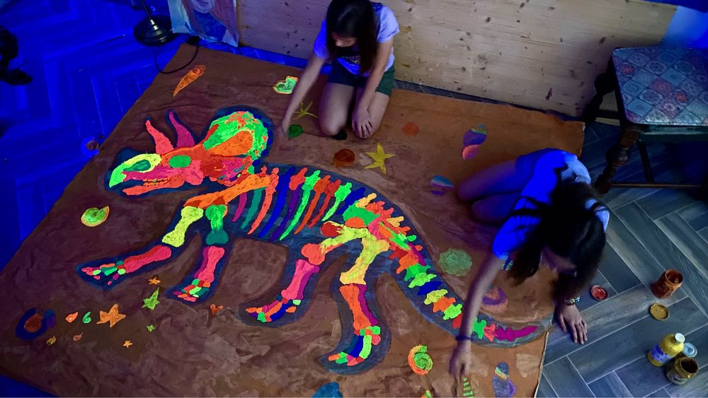 Curs de pictura, desen, arta Atelier U.V. Neon- Glow pentru copii