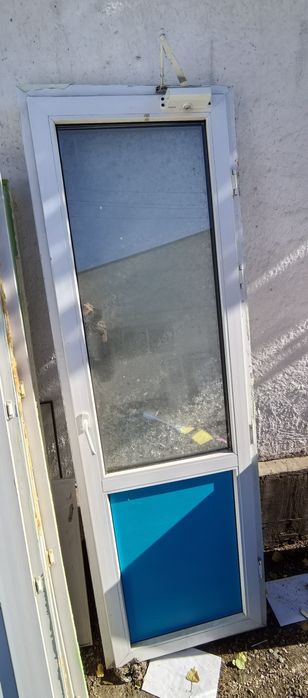 Продам бу пластиковые двери разного размера