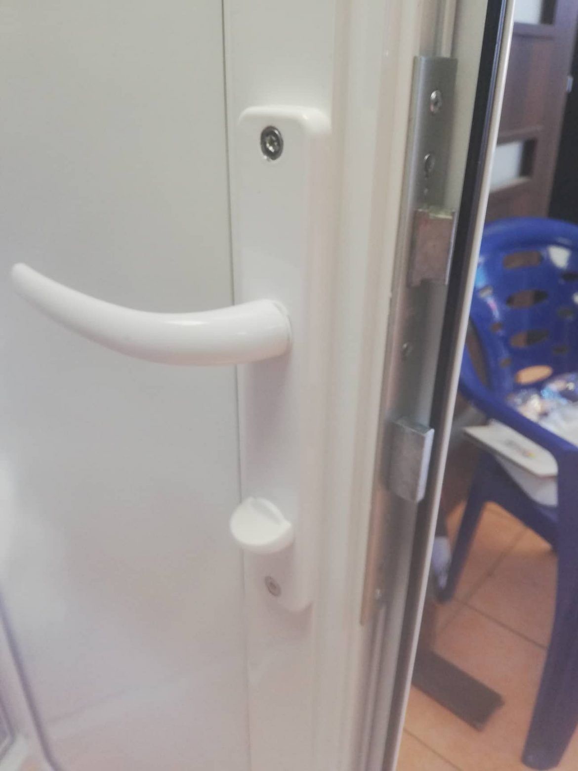 Влагоустойчива алуминиева врата