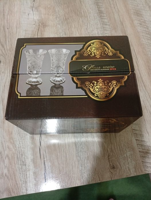 Янги каробкада тутилмаган фужерла