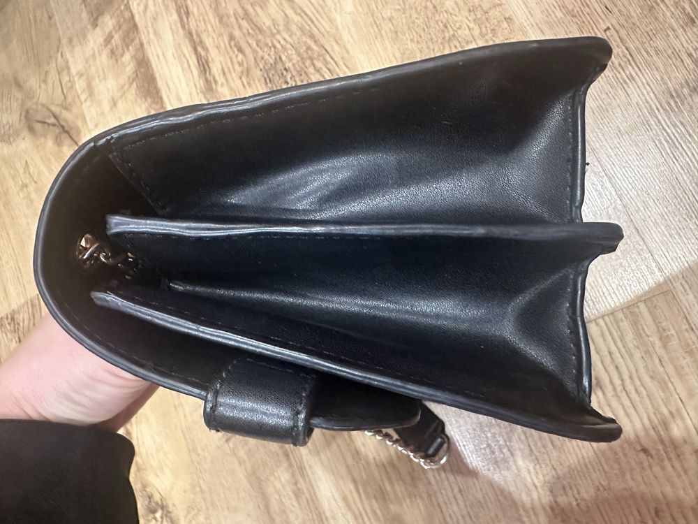 Оригинална чанта guess