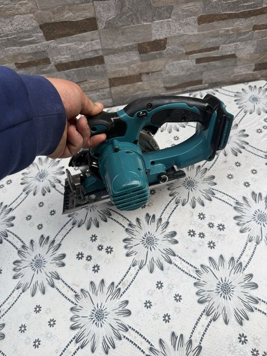 Ръчен акумулаторен циркуляр Makita DSS501Z / 18 V, диск 136 мм /