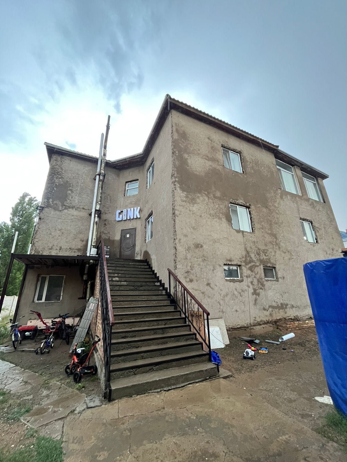 10-комнатный дом помесячно, 320 м², 15 сот.