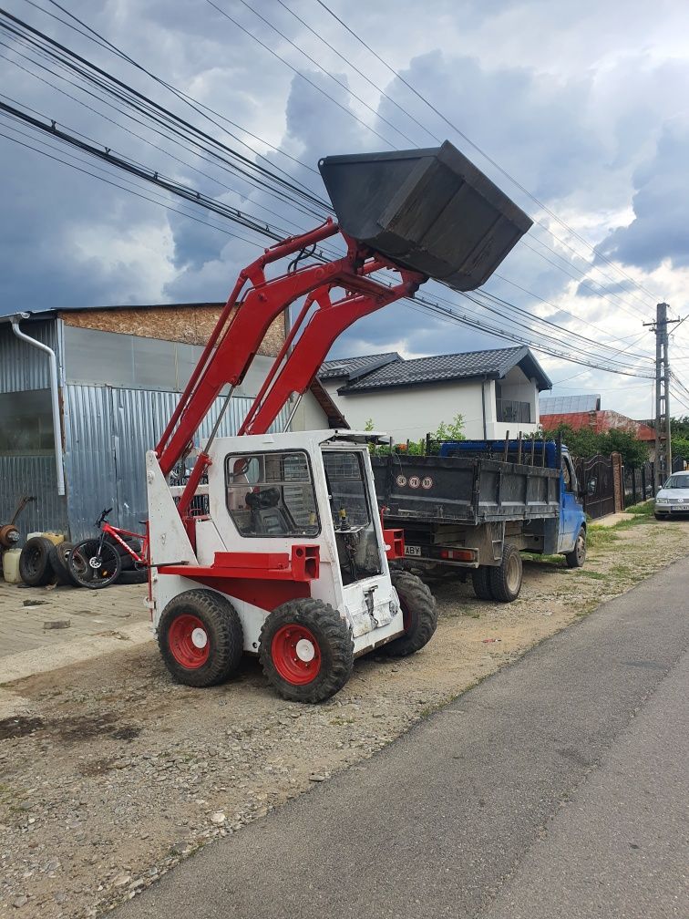 Închiriez miniincarcator bobcat