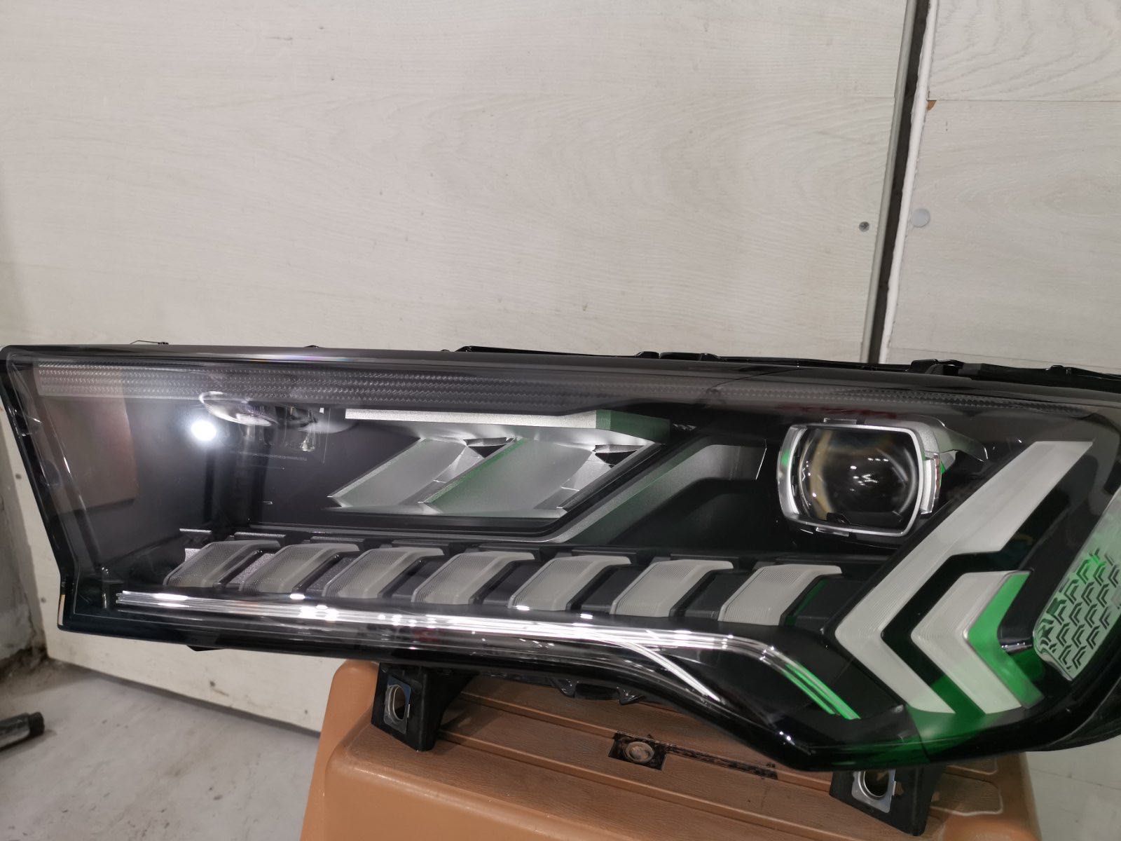 Ляв фар за Audi Q7 SQ7 Matrix LED OEM LASER Left