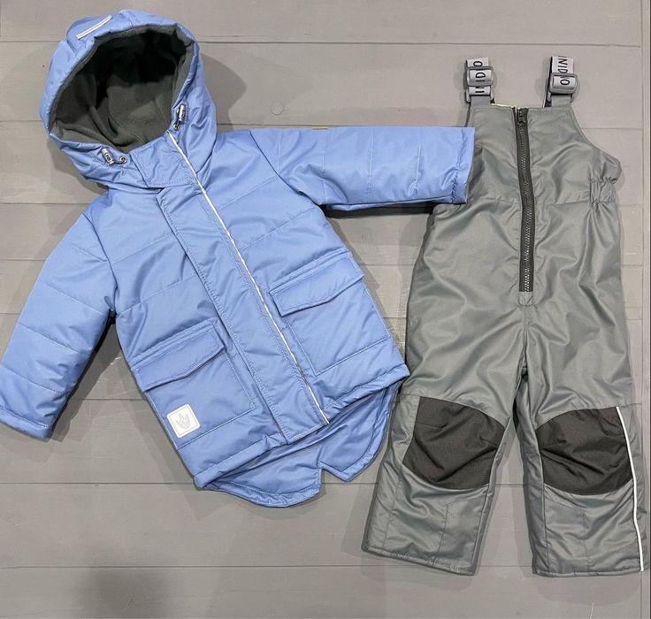 Продам комплект minidino 3/4 года, в подарок ушанка minidino