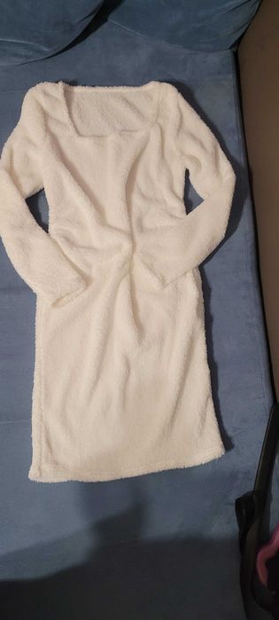 Мека пухкава бяла рокля за бременни