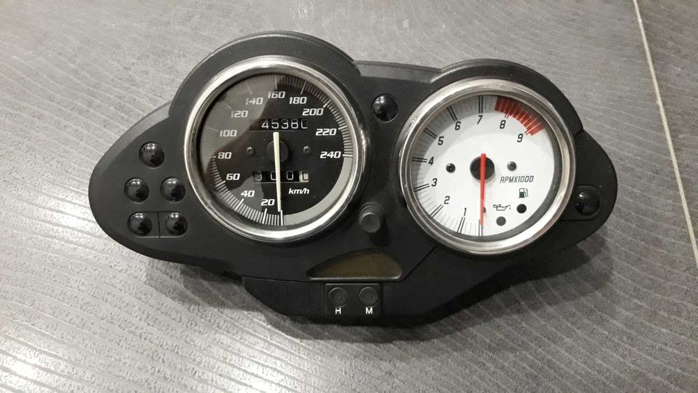 Километраж + оборотомер + пластмаса за BMW R1150R Rockster