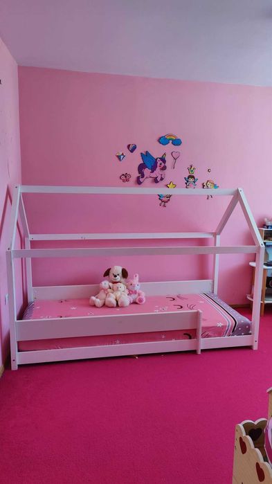 Pat tip căsuță cu baldachin