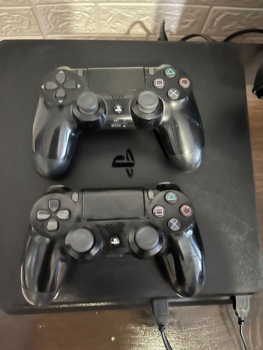 PlayStation 4 със 2 джойстика