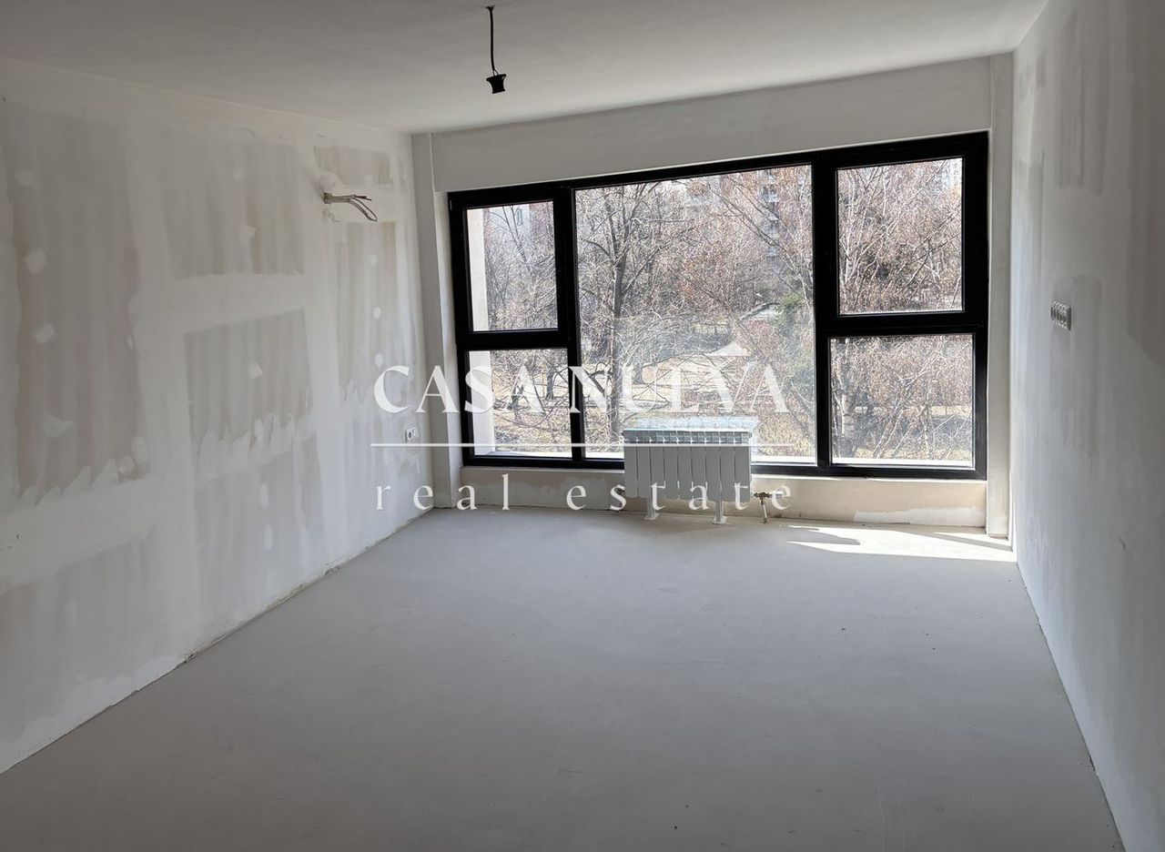 Продава се Тристаен апартамент в София, Гоце Делчев - 108 кв.м за 2593 €/кв.м - Снимка #2