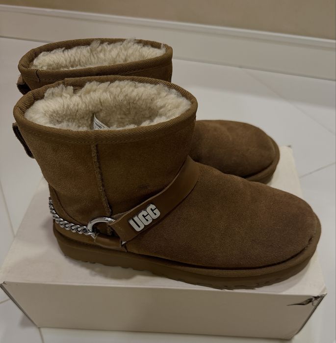 Боти-ботуши на UGG