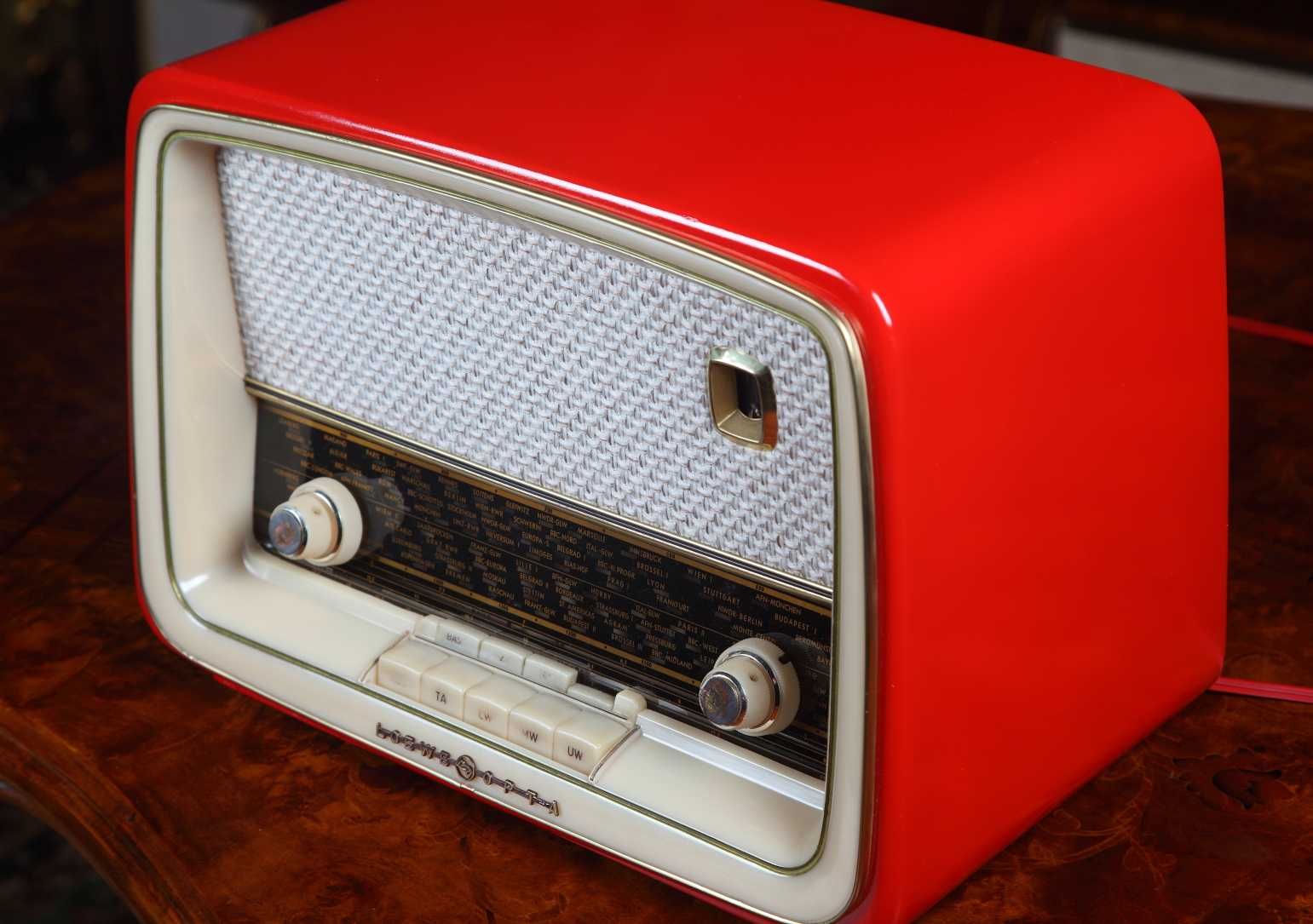 Vand radio pe lampi Loewe Opta Bella Luxus 2711W, complet restaurat