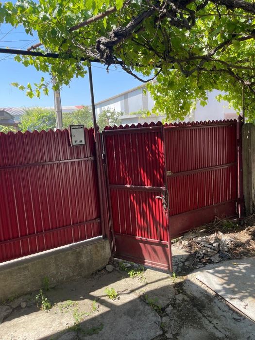 PROPRIETAR vând casă ultracentral în Tecuci 3 camere