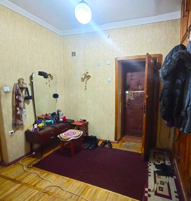 Срочно продаю квартиру по улице Садык Азимова 2/4/4 Площадь 82м2 "