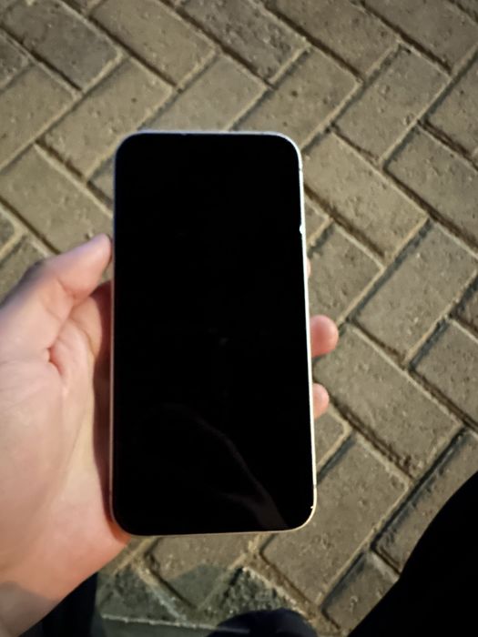 iPhone 16e белый