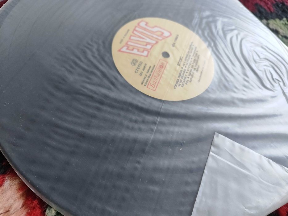 грамофонни плочи Елвис Пресли две грамофонни плочи на Елвис Пресли