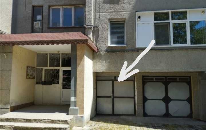 Тристаен апартамент + кухненски бокс и гараж