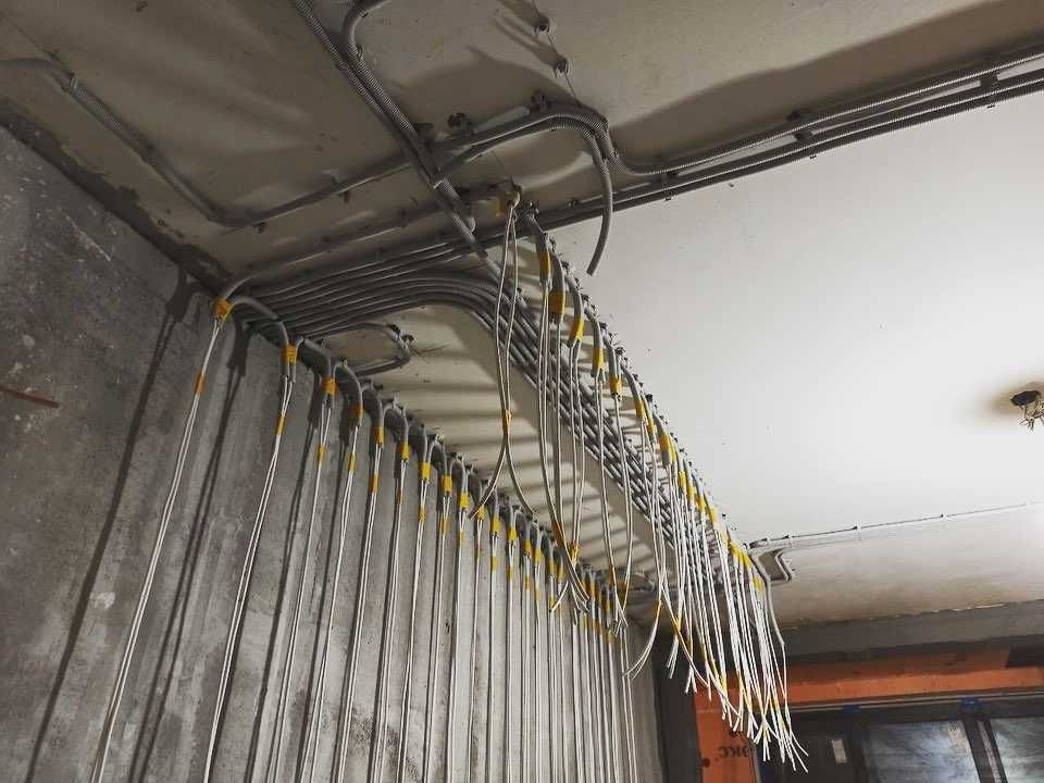 Instalator / electrician / meseriaș / echipă amenajări interioare