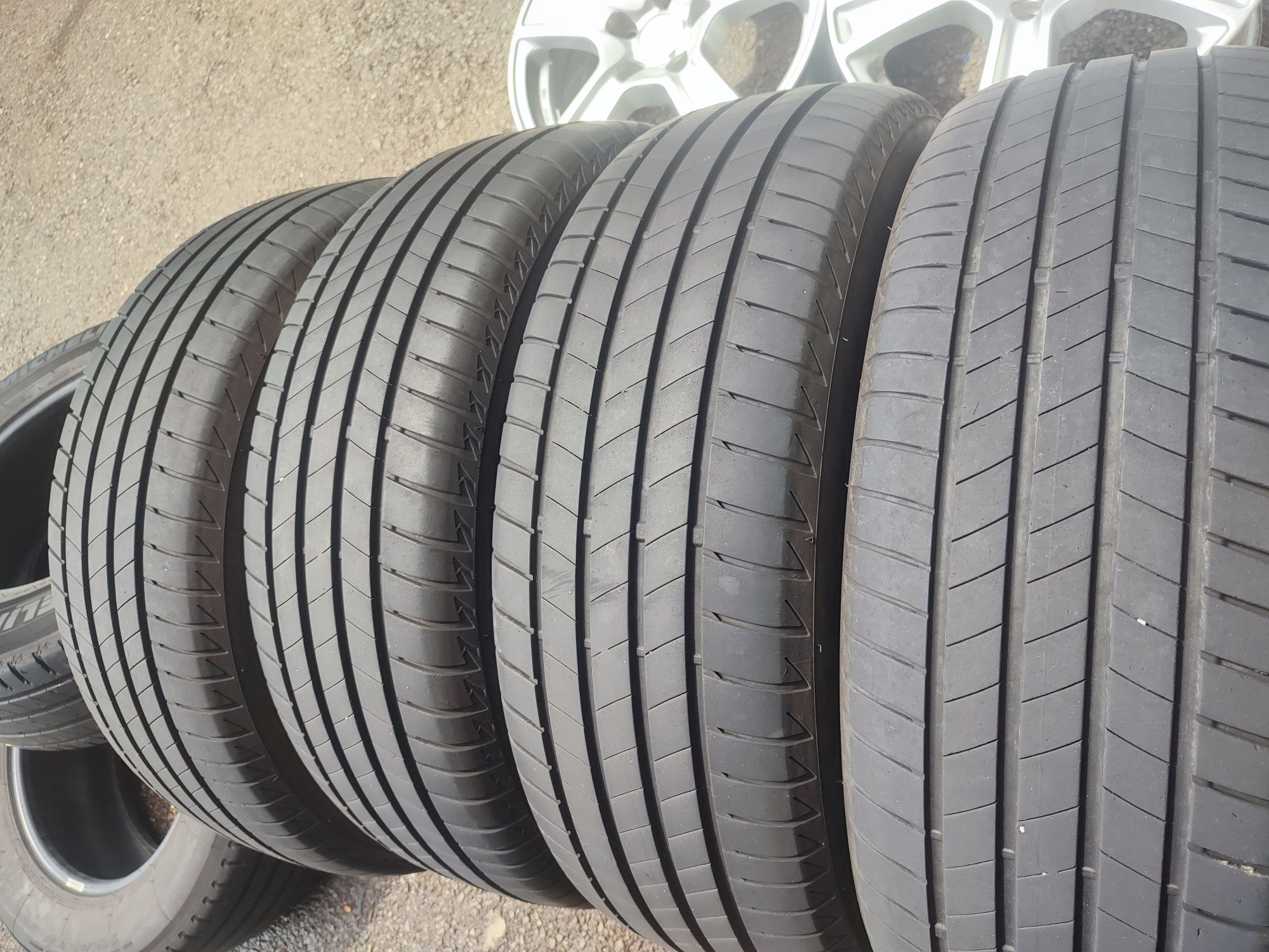 225/65/17" 4бр Bridgestone turanza T-005,dot0619,6mm