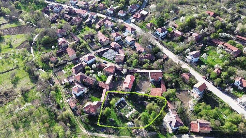 Парцел до река и гора, със запазени каменни основи, 13 км от Кюстендил