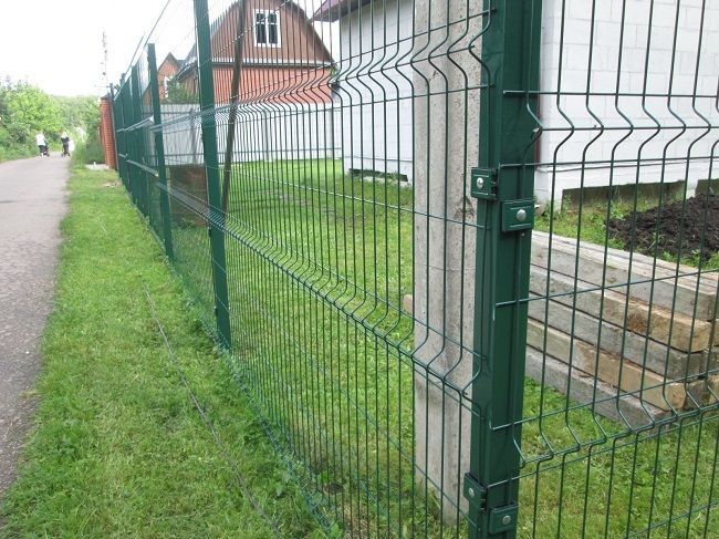 Executam garduri din plasa bordurata, tabla cutata,sipca metalica