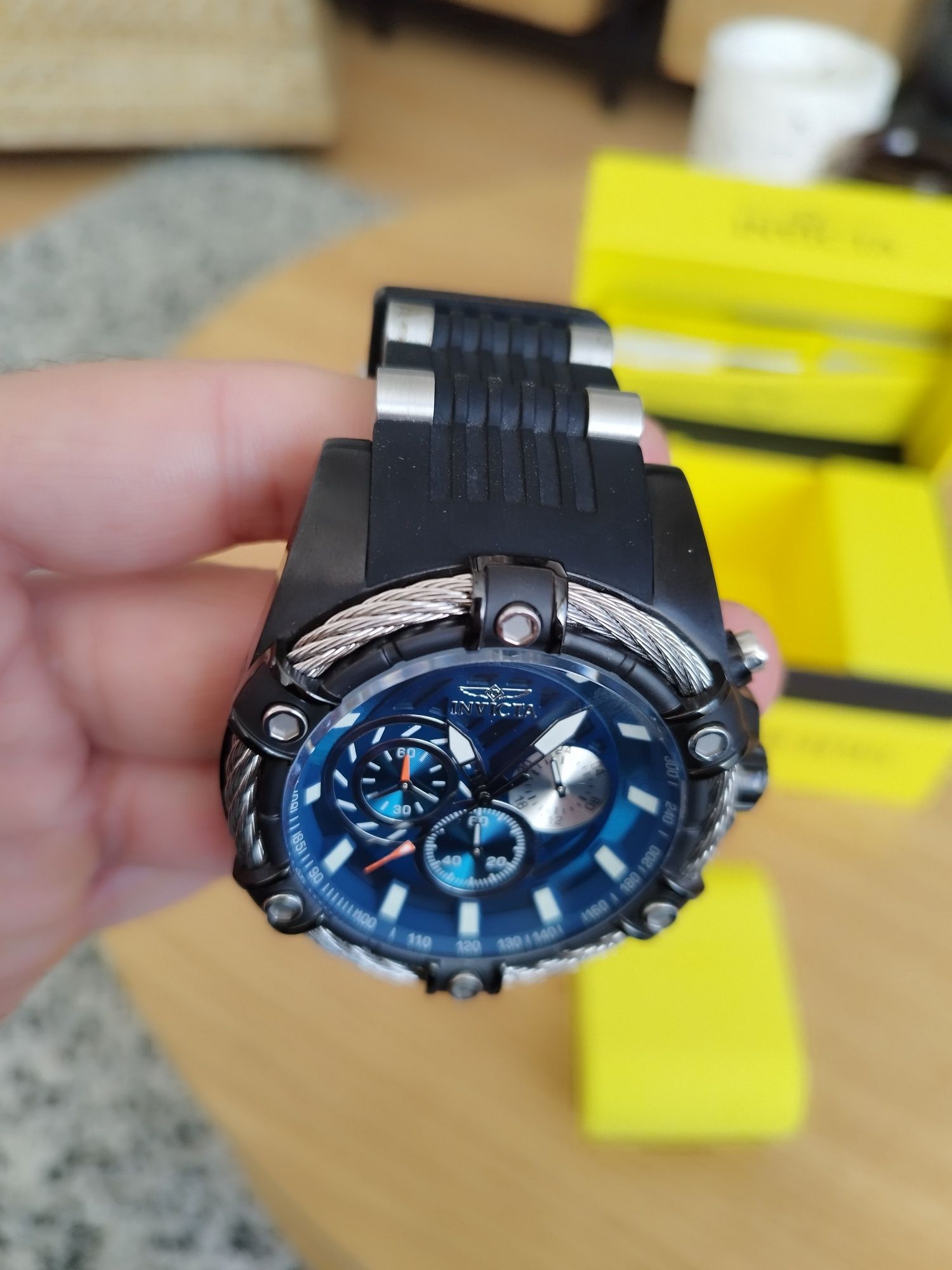 Часовник Invicta Bolt