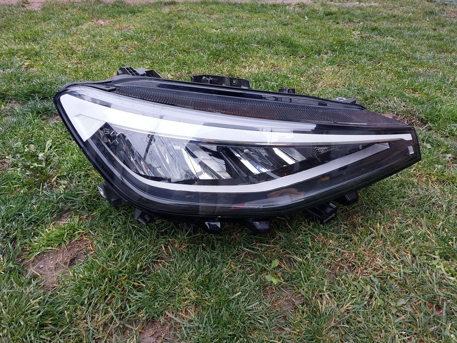 Far dreapta vw id 4 full led cod 11B941006A