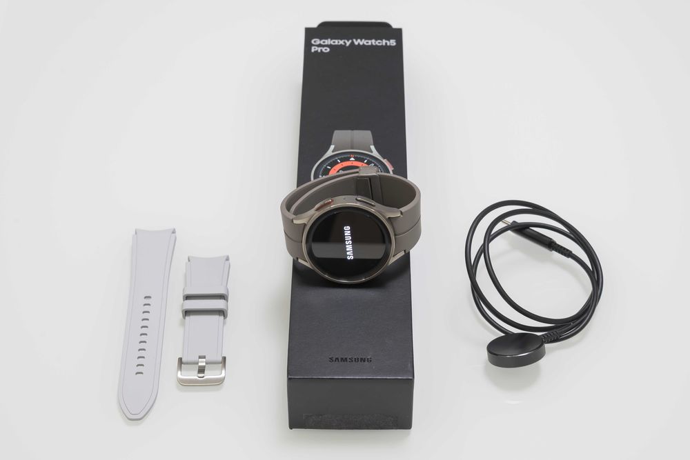 ПЕРФЕКТЕН Samsung Galaxy Watch 5 Pro + ВТОРА оригинална каишка