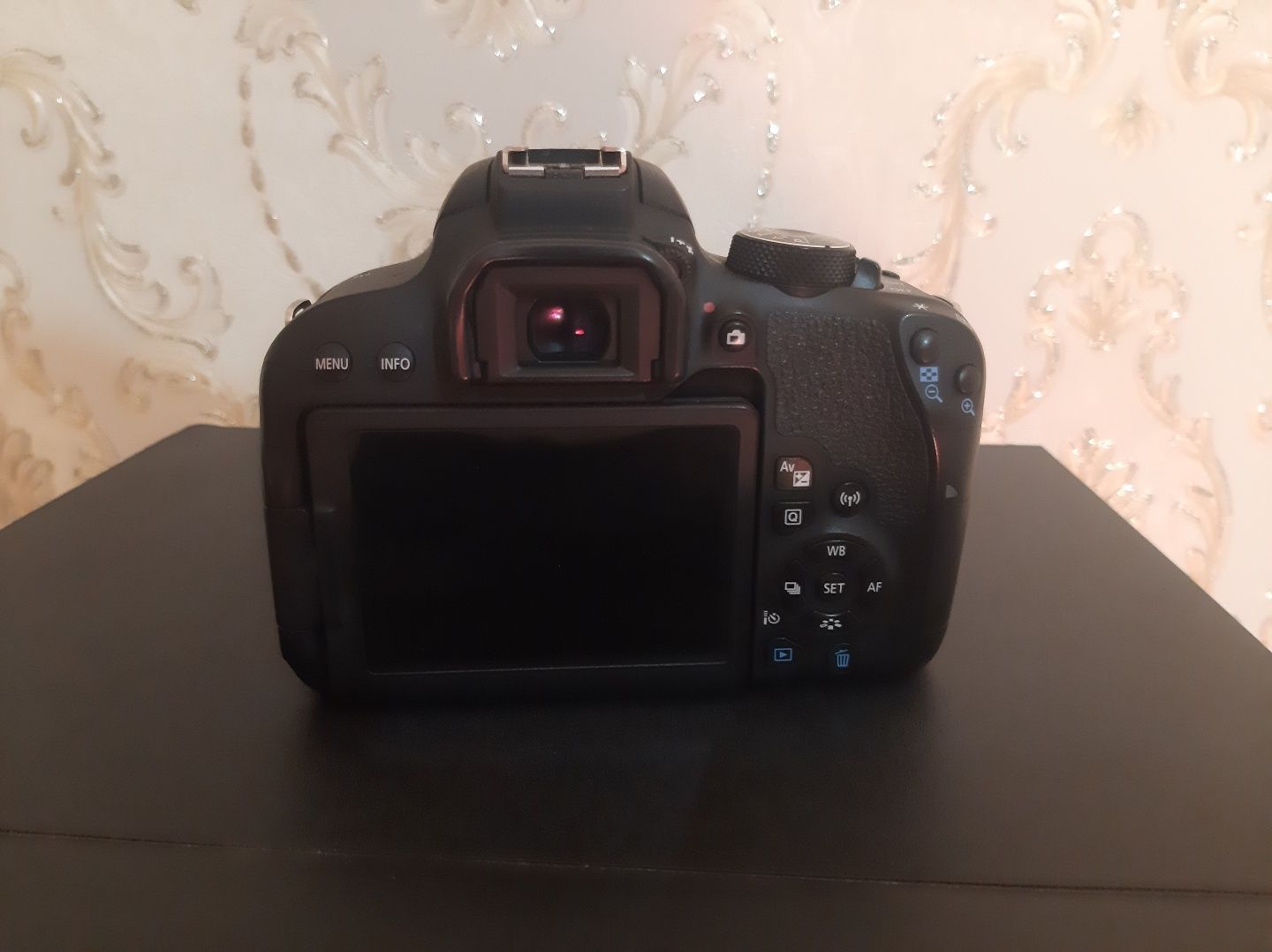 Canon 800D yangi holatda