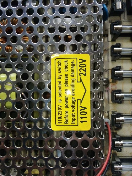 Захранващ блок за камери за видеонаблюдение 12V.DC