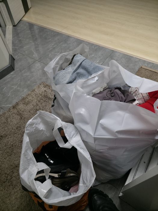 Отдам бесплатно женские  вещи