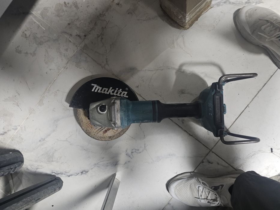 Болгарка аккумуляторная Макита диаметр 180мм