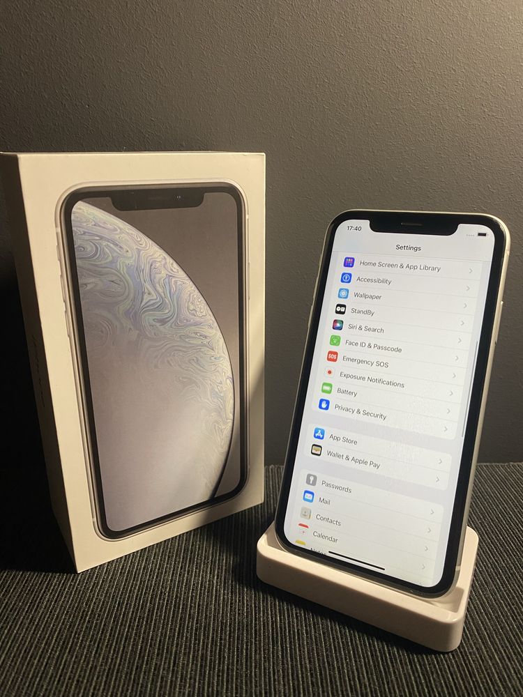 iPhone XR White 64GB - отличен