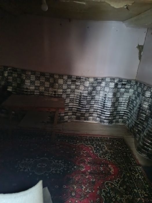 Ески Шахар лаби хавуз якинида ховлича сотилади