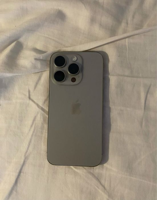 iPhone 15 Pro natural titanium