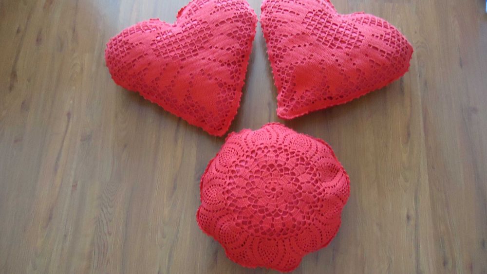 Червени декоративни възглавници -3 броя