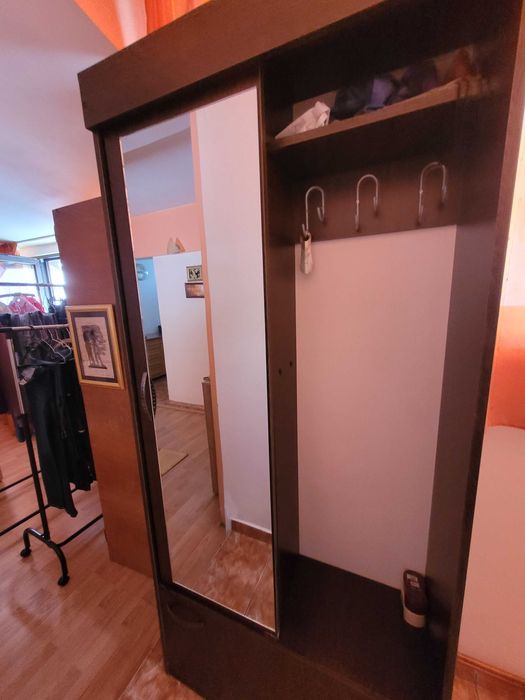 Vand 4 corpuri de mobilă si o plita electrica