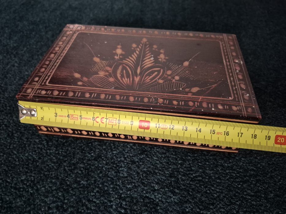 Vând Cutie depozitat bijuteri lemn Model artizanat scluptat de mesteri