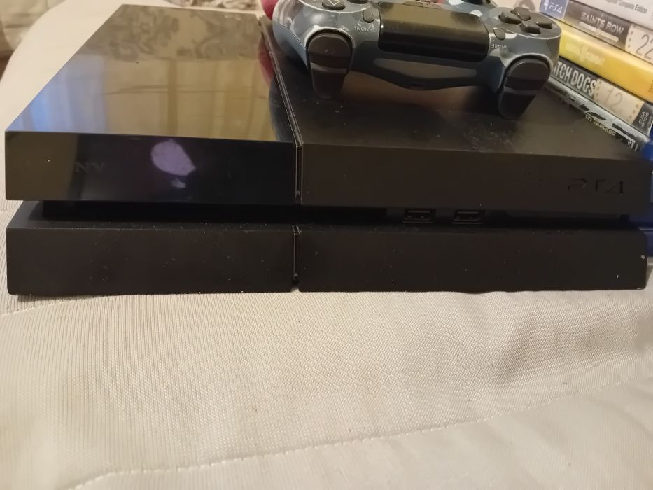 Vând ps.4 preț 210