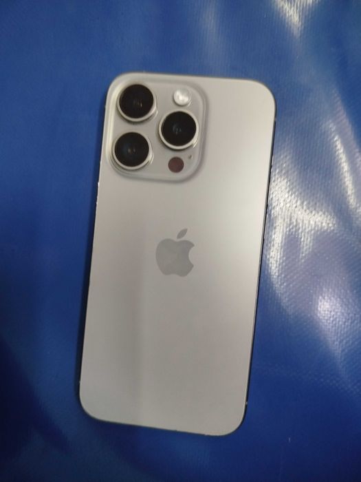 продаю iPhone 15 pro