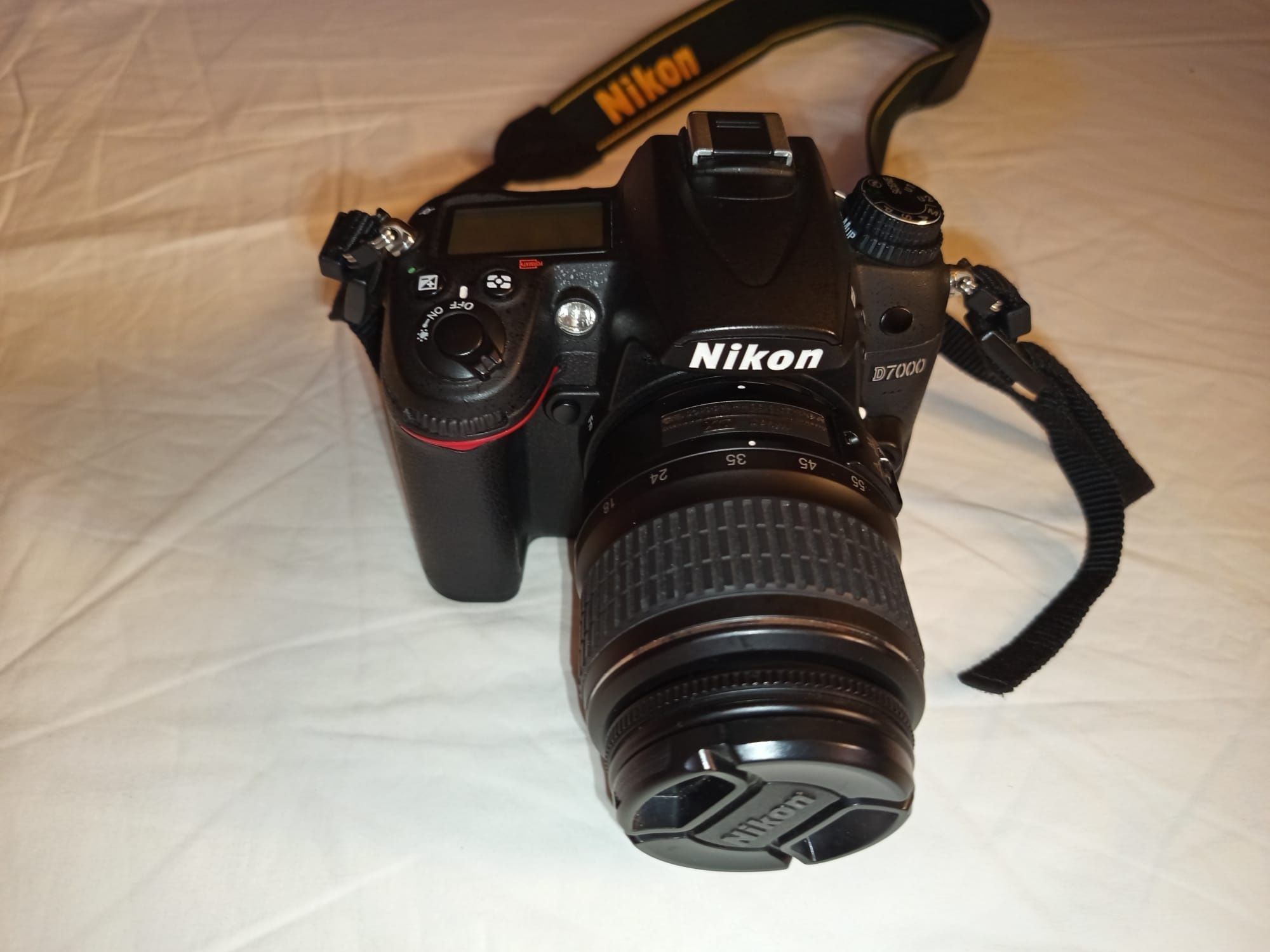 Nikon D7000 + Obiectiv 18-55mm + 50mm f/1.8 + Accesorii