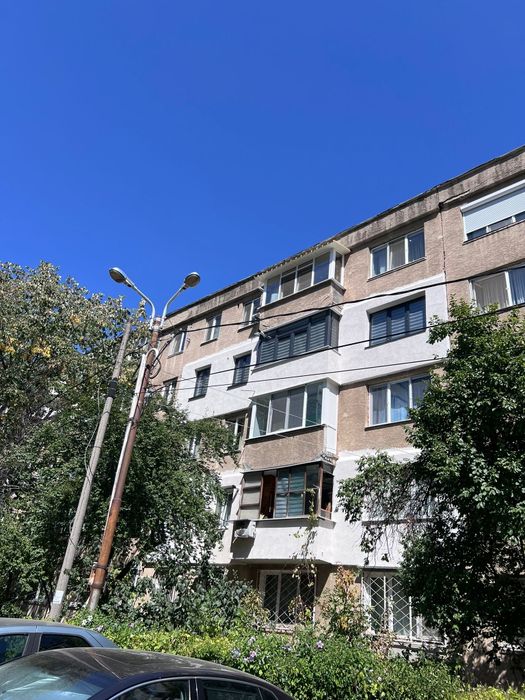 Alpiniști utilitari cu experiență de peste opt ani de zile în domeniu