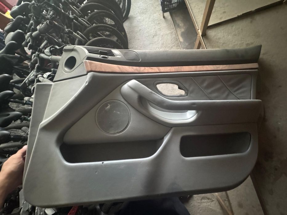 Продам дверные карты комплект 4 шт BMW E 34