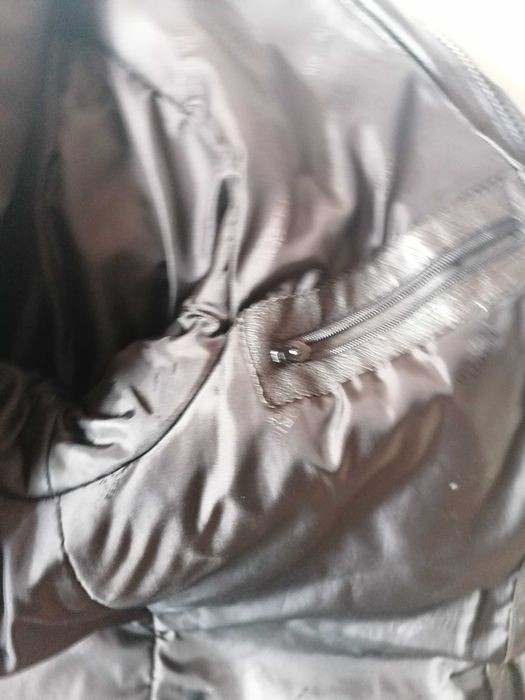 Vând haina din piele lunga