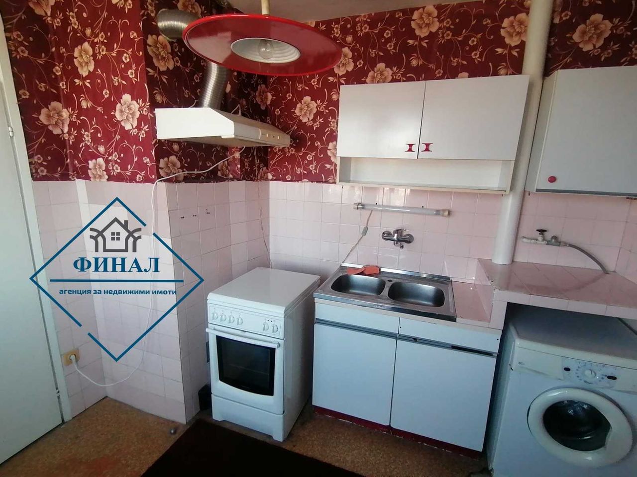 Продава се Четиристаен апартамент в Шумен, Добруджански - 102 кв.м за 900 €/кв.м - Снимка #2
