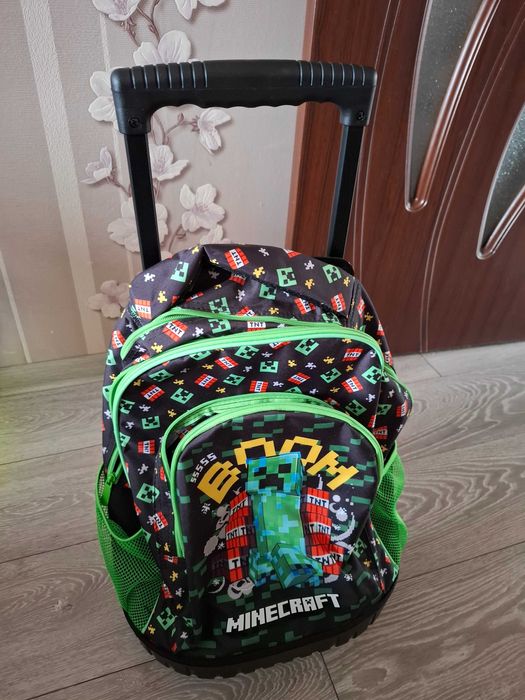 Ученическа раница с вградени колела и телескопична дръжка Маинкрафт