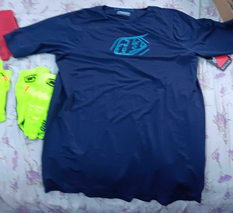 Tricouri Troyleedesigns