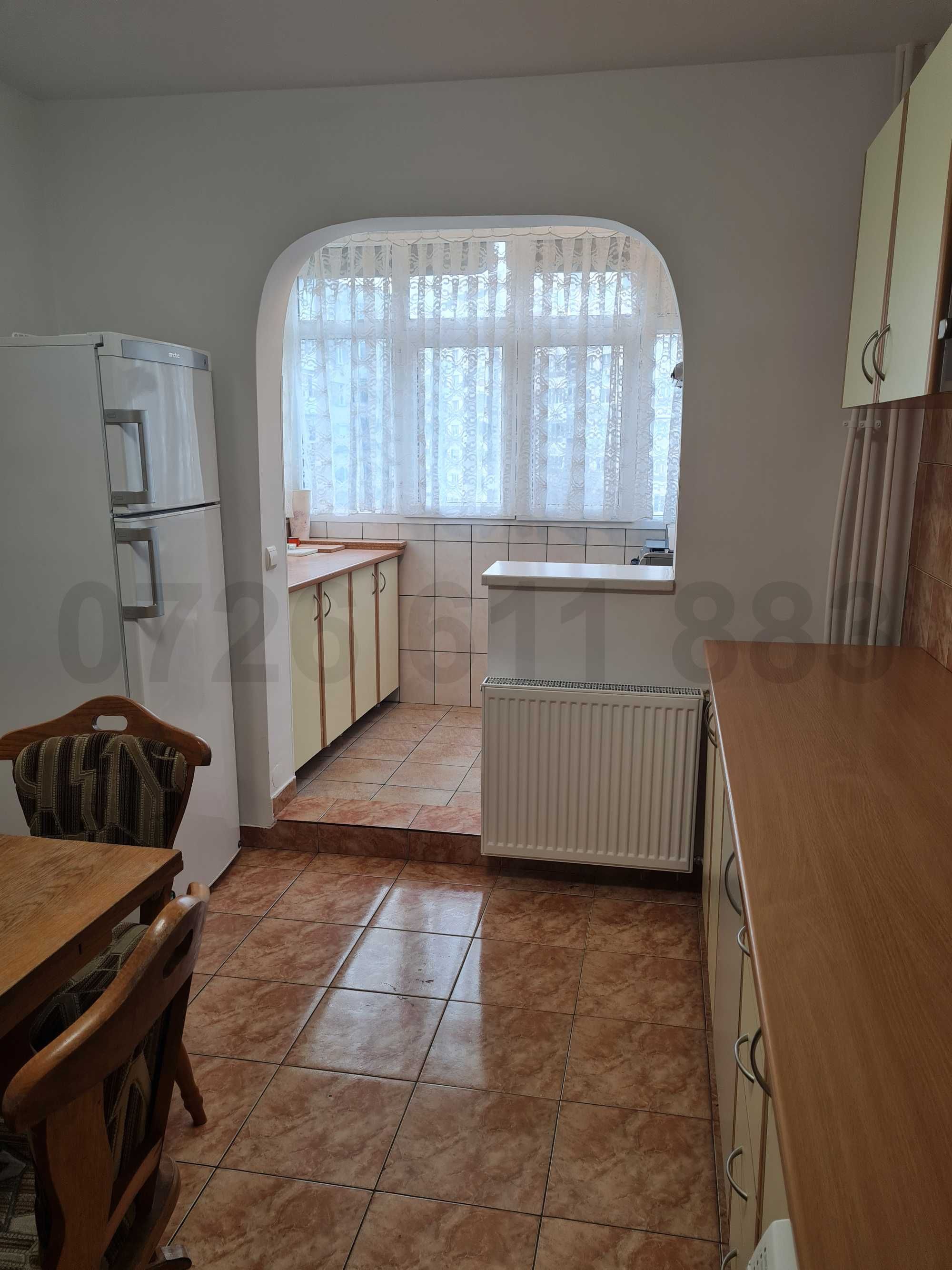 Apartament 4 camere, sedmidecomandat, în zona Piața Gorjului