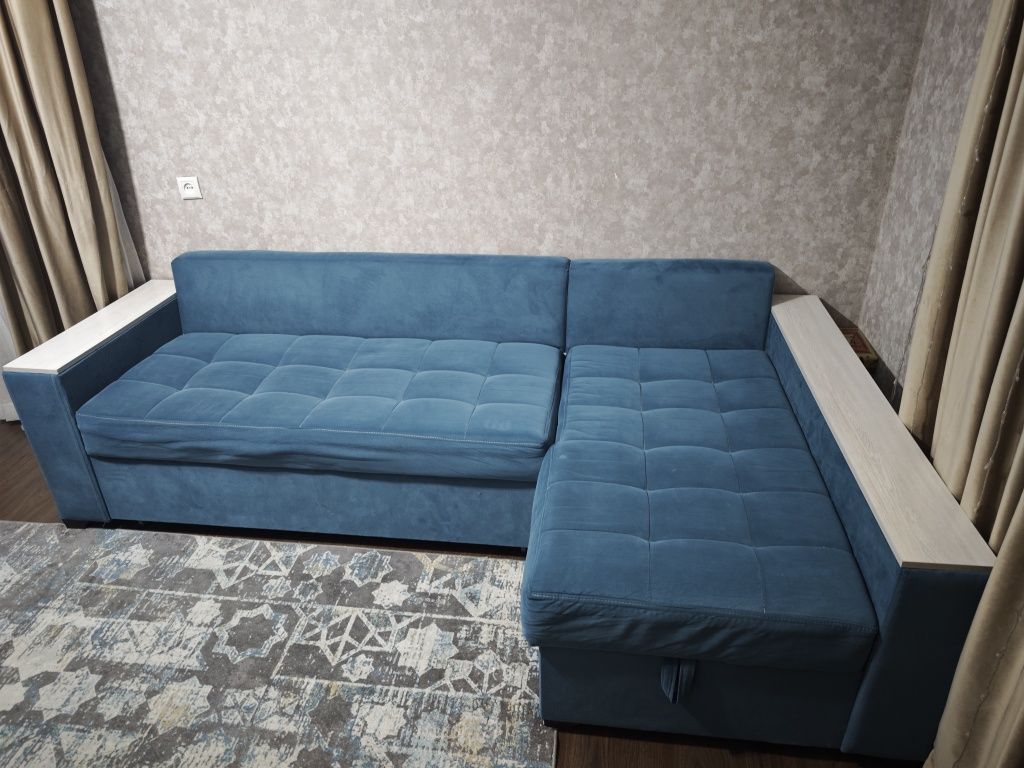 Продаю диван 2.5 на 1.5